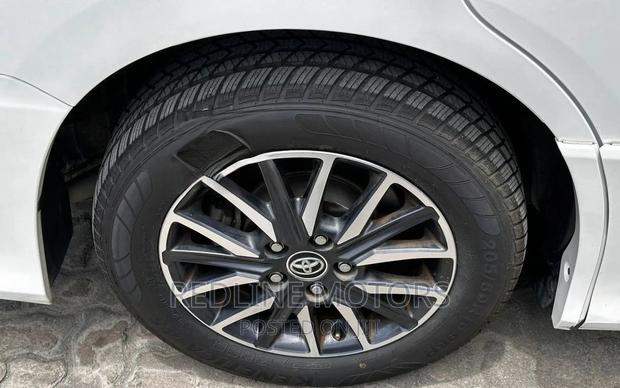 Toyota Noah 2016 AWD: 8-Seater, All-Weather Performance