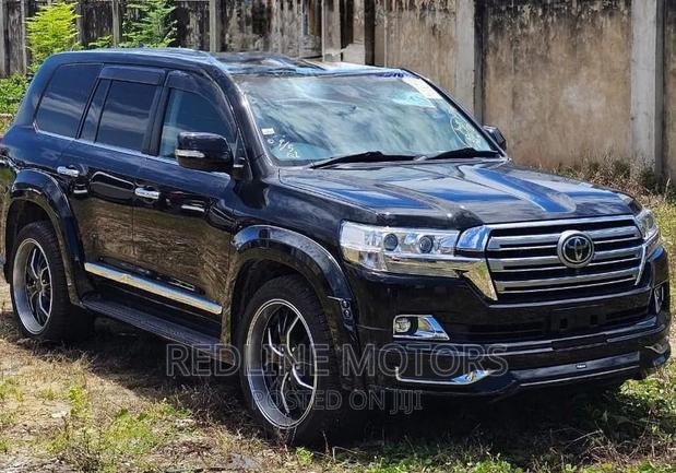 Pre-owned 2018 Toyota Land Cruiser 4.6 V8 ZX Black - Luxury Off-Road Masterpiece