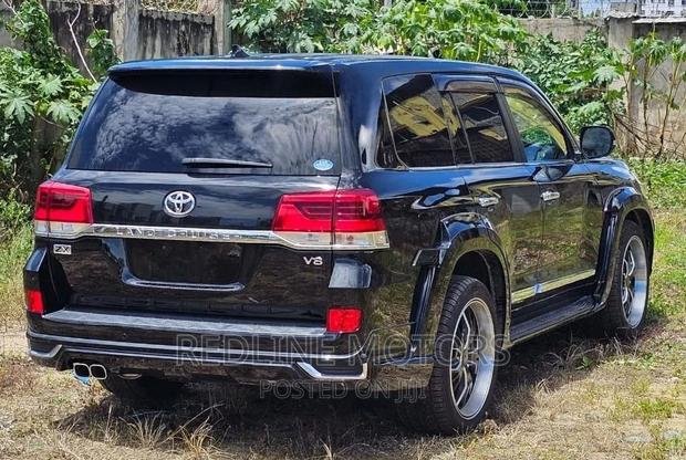 Pre-owned 2018 Toyota Land Cruiser 4.6 V8 ZX Black - Luxury Off-Road Masterpiece