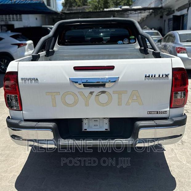 2018 Toyota Hilux Pearl: Redefining the Pickup Truck Experience