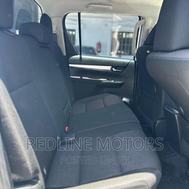 2018 Toyota Hilux Pearl: Redefining the Pickup Truck Experience