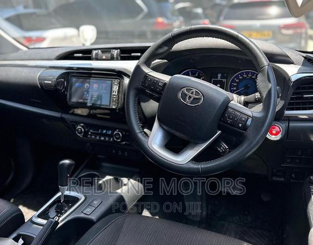 2018 Toyota Hilux Pearl: Redefining the Pickup Truck Experience