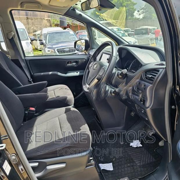 2016 Toyota Noah 2.0 AWD - Stylish 7 Seater Matt Black