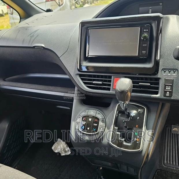 2016 Toyota Noah 2.0 AWD - Stylish 7 Seater Matt Black