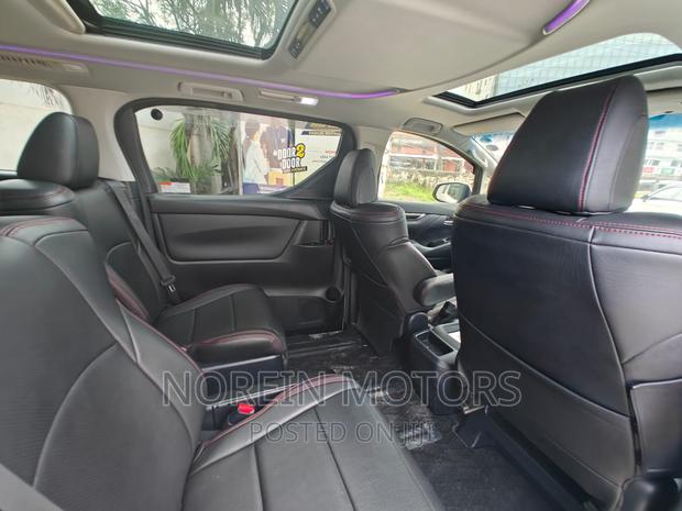 2021 Toyota Alphard Off-white: 2 Distinct Variants of the Premium Sedan
