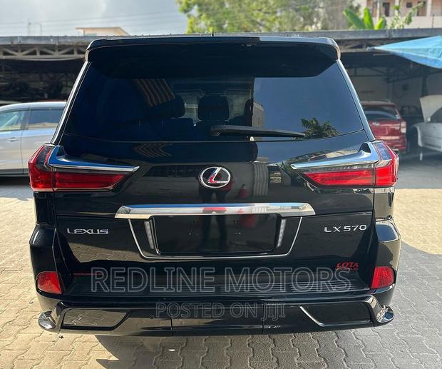 2016 Lexus LX 570 AWD Black - Powerful SUV for Adventure Lovers