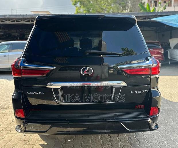 2016 Lexus LX 570 AWD Black - Powerful SUV for Adventure Lovers