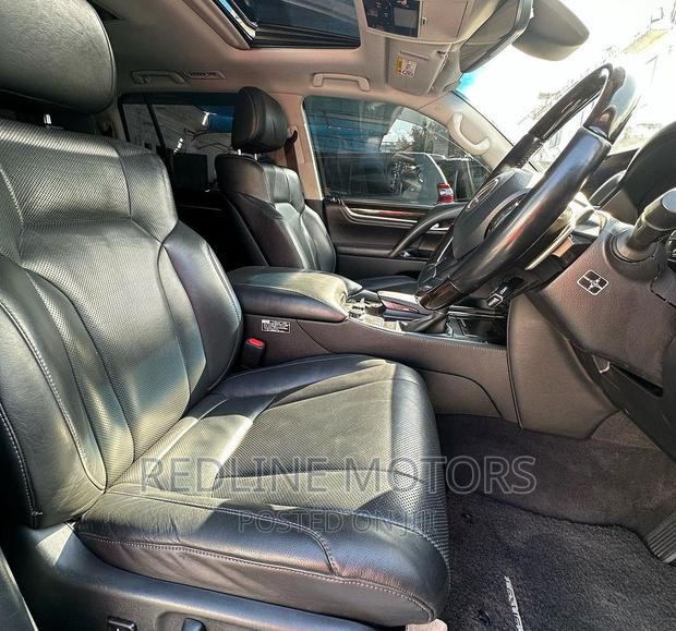 2016 Lexus LX 570 AWD Black - Powerful SUV for Adventure Lovers
