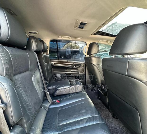 2016 Lexus LX 570 AWD Black - Powerful SUV for Adventure Lovers