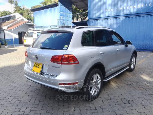 2013 Volkswagen Touareg Hybrid - Silver Edition, Low Mileage, Great Deal