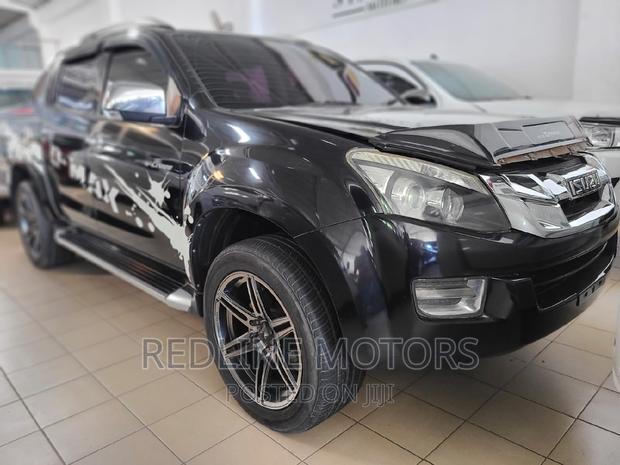 Isuzu D-MAX Black 2016: Versatile Pickup Truck