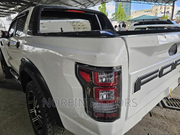 Ford Ranger 2016 in white - Stylish and efficient pickup truck