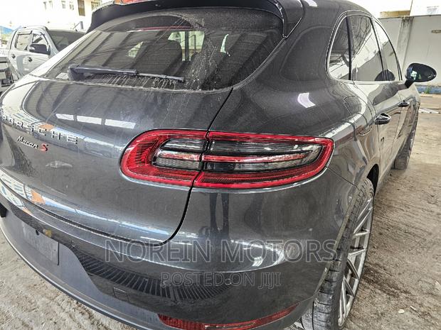 Porsche Macan 2017 - Gray Edition, Pre-owned Luxury SUV