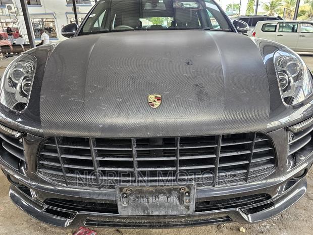 Porsche Macan 2017 - Gray Edition, Pre-owned Luxury SUV