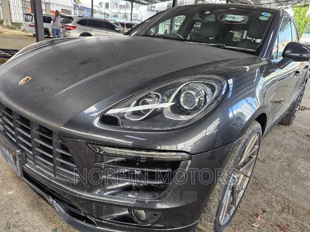 Porsche Macan 2017 - Gray Edition, Pre-owned Luxury SUV