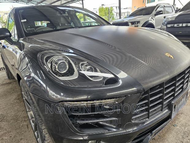 Porsche Macan 2017 - Gray Edition, Pre-owned Luxury SUV
