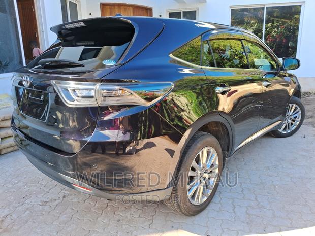 Pre-owned 2016 Toyota Harrier 2.0 Black: Sleek SUV for Your Needs