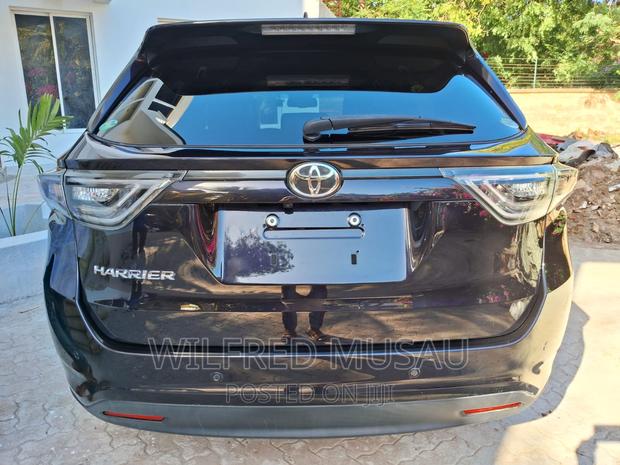 Pre-owned 2016 Toyota Harrier 2.0 Black: Sleek SUV for Your Needs