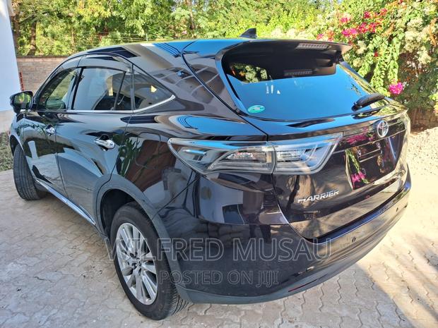 Pre-owned 2016 Toyota Harrier 2.0 Black: Sleek SUV for Your Needs