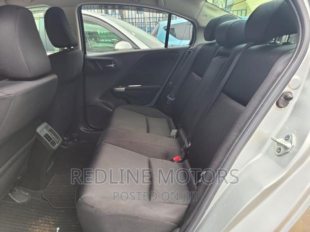 Honda Grace Silver 2016 - Compact Sedan with Elegance