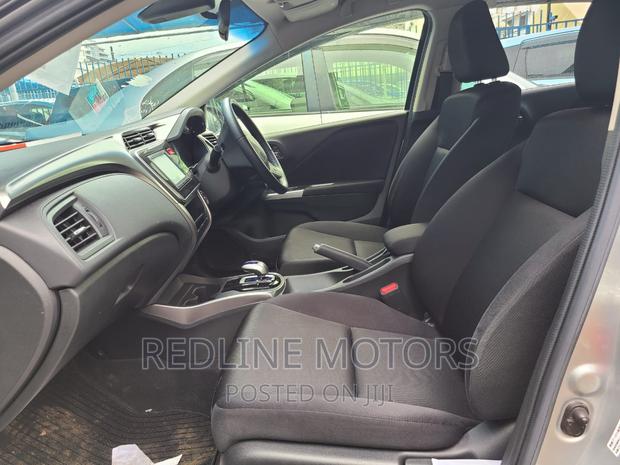 Honda Grace Silver 2016 - Compact Sedan with Elegance
