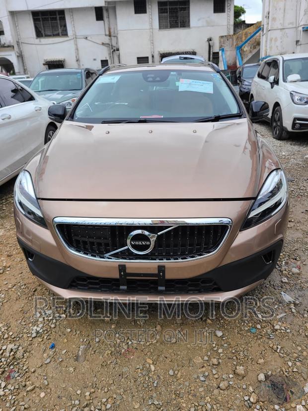 Gold 2017 Volvo V40: Luxury Hatchback for the Discerning Driver