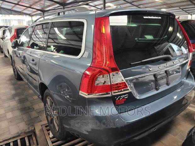 2016 Volvo V70 Blue - Affordable Family Car