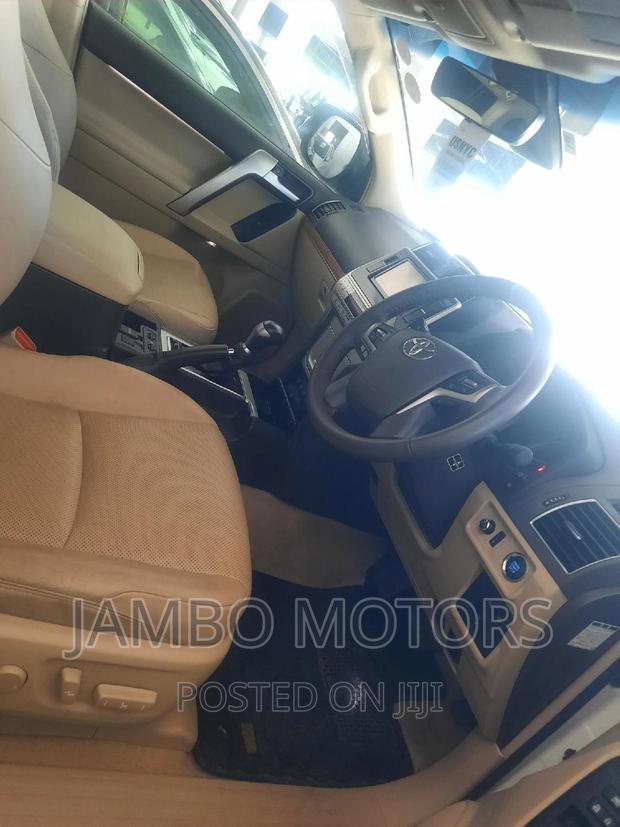 2017 Toyota Land Cruiser Prado 2.8D Silver - Off-Road Edition