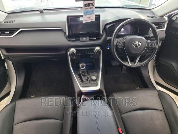 2019 Toyota RAV4 Pearl - Experience the Ultimate Driving Experience