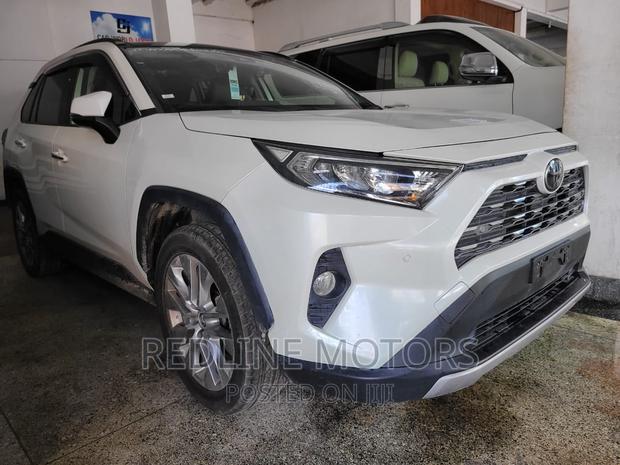 2019 Toyota RAV4 Pearl - Experience the Ultimate Driving Experience