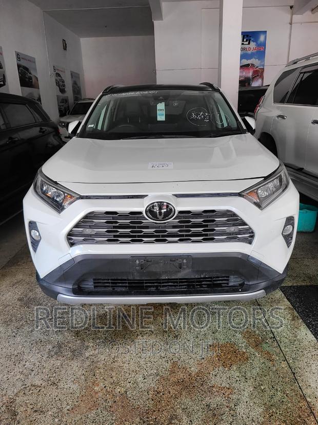 2019 Toyota RAV4 Pearl - Experience the Ultimate Driving Experience