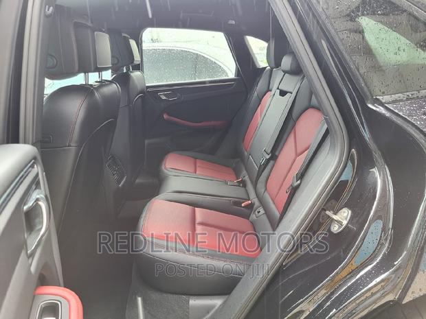 Porsche Macan 2016 - Matt Black - Powerful and Elegant SUV