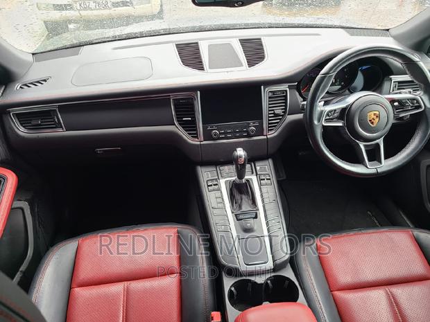 Porsche Macan 2016 - Matt Black - Powerful and Elegant SUV