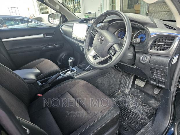 2018 Toyota Hilux Black: Modern Pickup with Power and Style