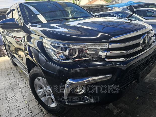 2018 Toyota Hilux Black: Modern Pickup with Power and Style