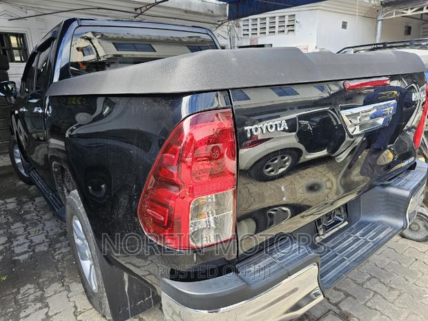 2018 Toyota Hilux Black: Modern Pickup with Power and Style