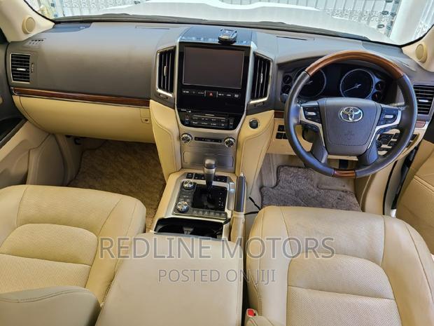 2016 Toyota Land Cruiser Pearl - Top-quality SUV for Adventure