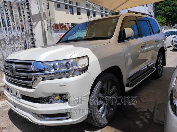 2016 Toyota Land Cruiser Pearl - Top-quality SUV for Adventure