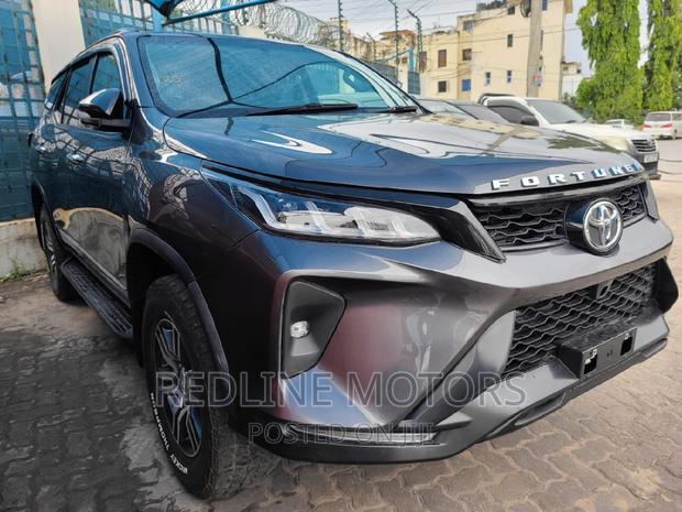 Gray Toyota Fortuner 2018 - Powerful and Stylish