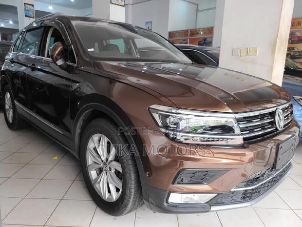 2017 Volkswagen Tiguan Gold: A Compact Luxury SUV for Every