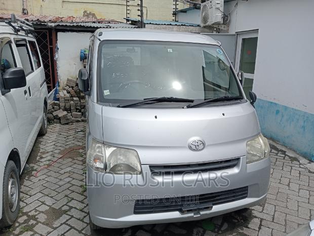 Reliable 2016 Toyota TownAce Silver: Affordable Luxury