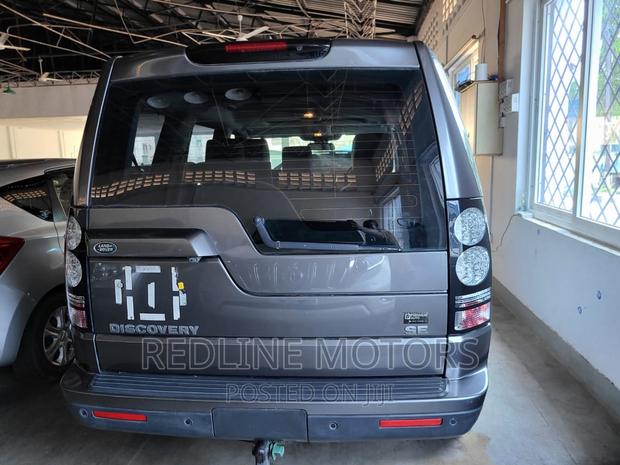 Silver 2016 Land Rover Discovery - Premium Off-Roader