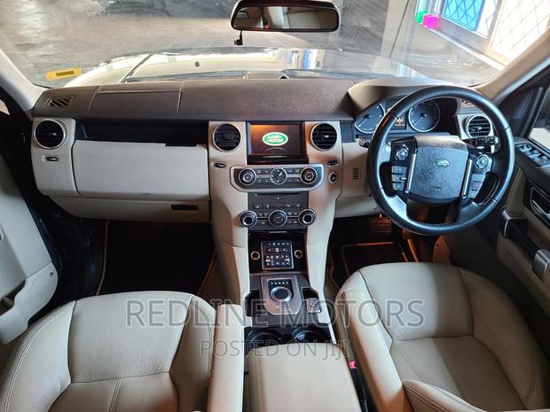 Silver 2016 Land Rover Discovery - Premium Off-Roader