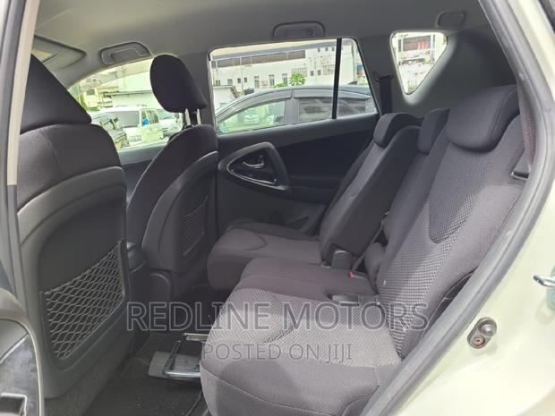 2016 Toyota RAV4 in White: Premium Compact SUV