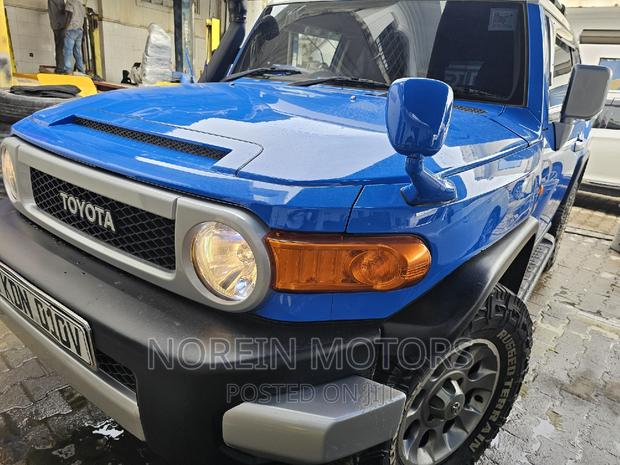 Blue 2013 Toyota FJ Cruiser - Rugged, Reliable, Ready for Adventure