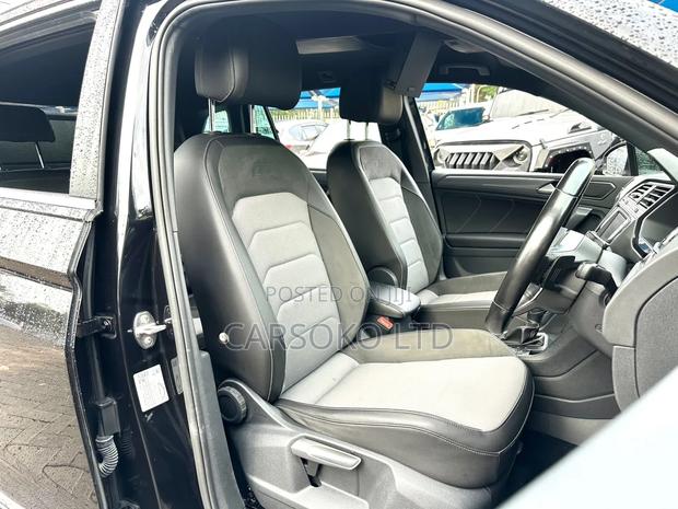 Black 2017 Volkswagen Tiguan: Luxurious Compact SUV