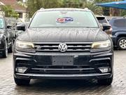 Black 2017 Volkswagen Tiguan: Luxurious Compact SUV for sale