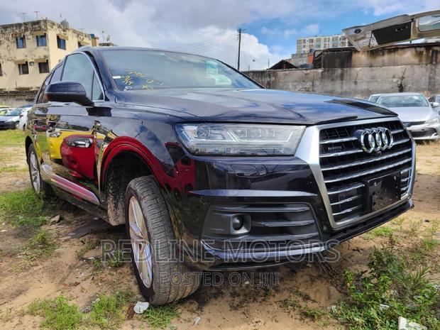 Sleek 2017 Audi Q7 Black: Purchase Today