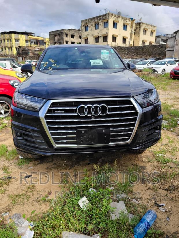 Sleek 2017 Audi Q7 Black: Purchase Today