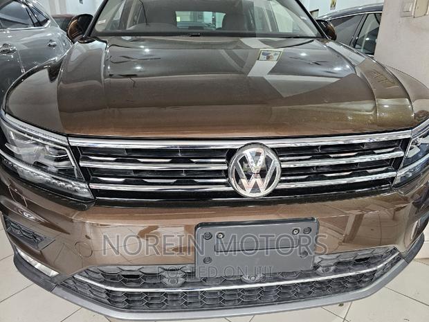 2017 Tiguan Brown - Volkswagen's Compact SUV with Elegant Brown Hue